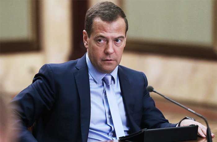 Медведев предложил отменить индексацию пенсий работающим пенсионерам