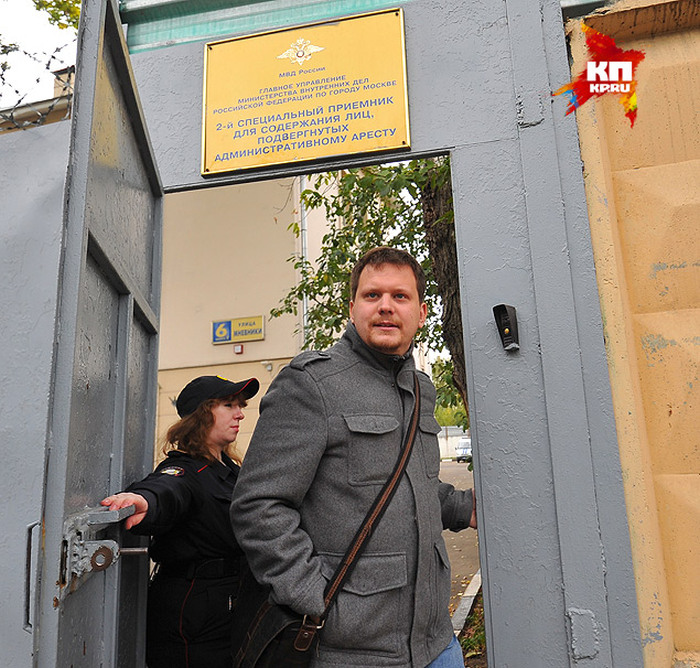 В каких условиях отбывают сроки лица, совершившие административное правонарушение