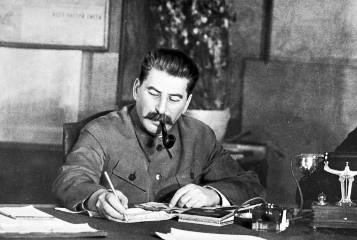 Неожиданная реакция Сталина на похвалу со стороны Черчилля Неожиданная реакция Сталина на похвалу со стороны Черчилля