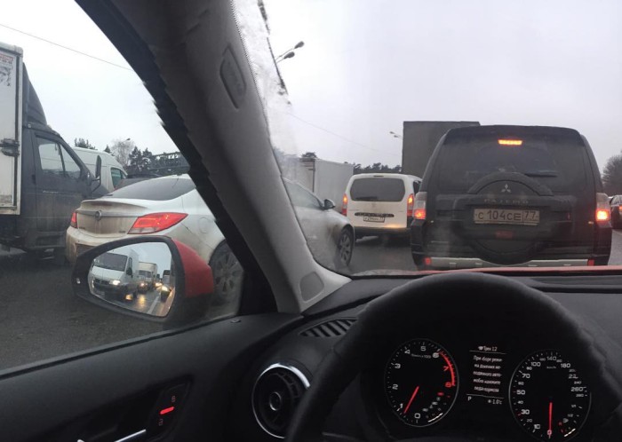Дальнобойщики блокировали движение по МКАДу