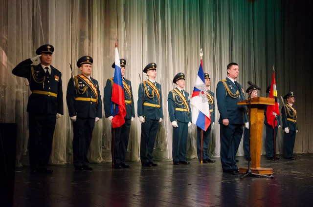 Школьник прервал концерт по случаю 23 февраля возгласом "Аллах Акбар!" Школьник прервал концерт по случаю 23 февраля возгласом "Аллах Акбар!"