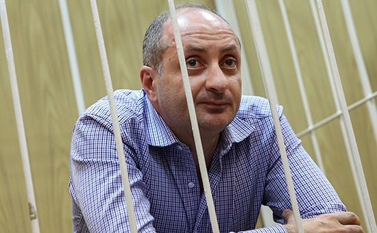 Защитник «бриллиантового мальчика» на Ferrari получил два года колонии Защитник «бриллиантового мальчика» на Ferrari получил два года колонии