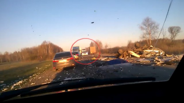 Полиция ищет мародеров, обокравших погибшего в ДТП водителя Полиция ищет мародеров, обокравших погибшего в ДТП водителя