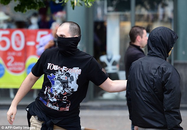 Daily Mail: Российские болельщики атаковали английских фанов в Лилле, игнорируя предупреждения УЕФА    