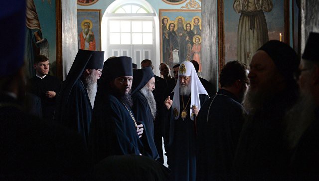 Патриарх попросил настоятелей монастырей отказаться от дорогих посохов    