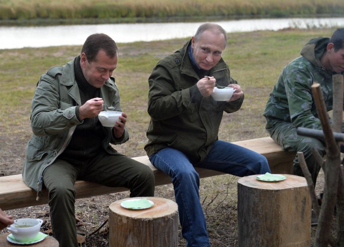 Рыбалка с президентом на озере Ильмень.