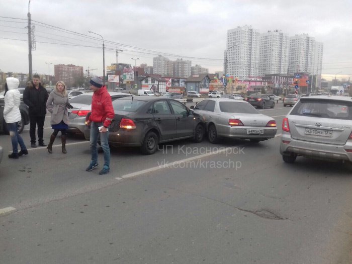 Погоня закончилась массовым ДТП и дракой на ул. 9 Мая.