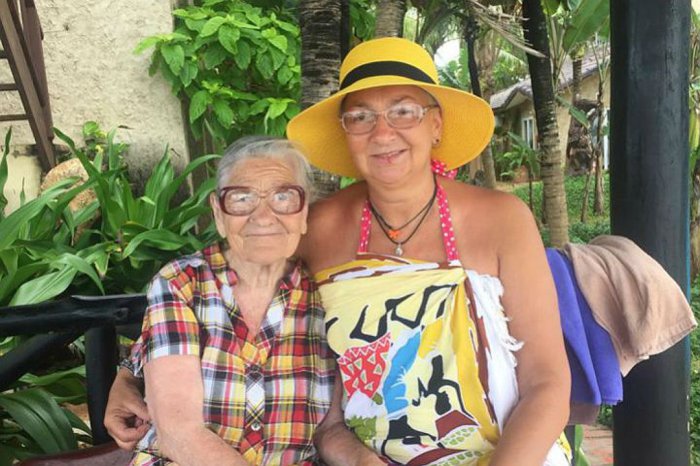 89-летняя бабушка из Красноярска каждые полгода ездит по миру на свои накопления с пенсии