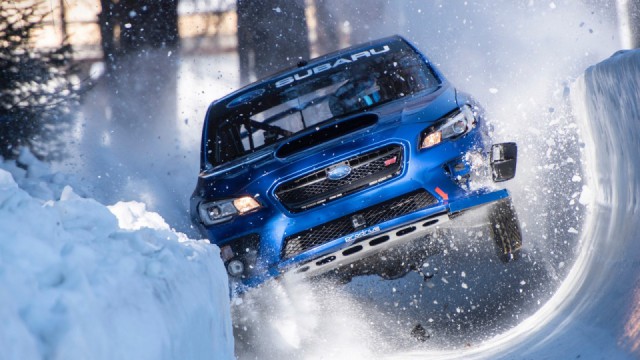 Спуск Subaru с бобслейной трассы Спуск Subaru с бобслейной трассы