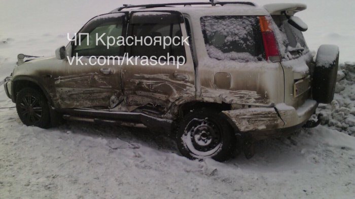 В массовое ДТП под Красноярском попали пять машин