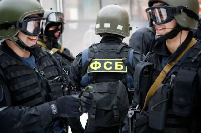 Гаишники и сотрудники ФСБ подрались в Москве после дорожного конфликта Гаишники и сотрудники ФСБ подрались в Москве после дорожного конфликта