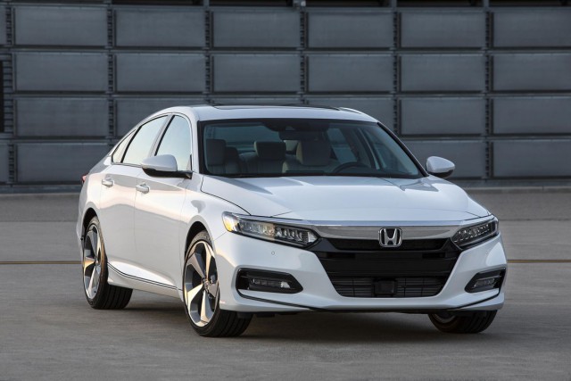 Honda Accord и Toyota Camry в 2018 Honda Accord и Toyota Camry в 2018