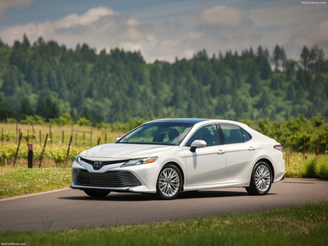 Honda Accord и Toyota Camry в 2018 Honda Accord и Toyota Camry в 2018