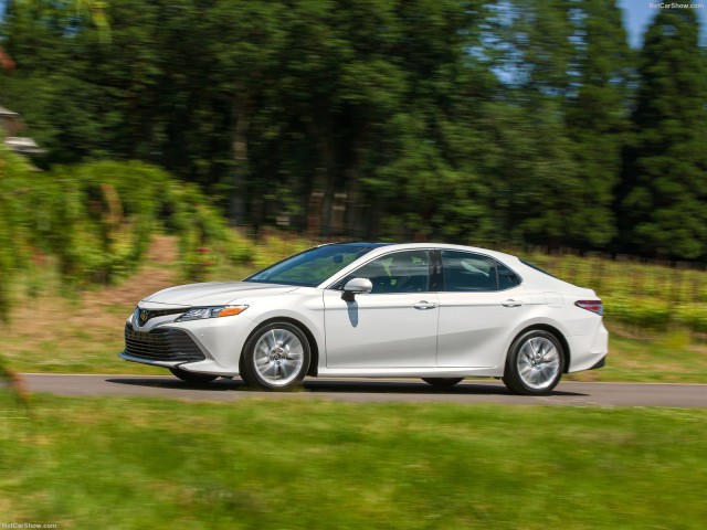 Honda Accord и Toyota Camry в 2018 Honda Accord и Toyota Camry в 2018