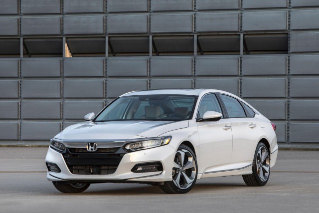 Honda Accord и Toyota Camry в 2018 Honda Accord и Toyota Camry в 2018