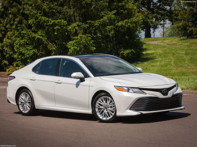 Honda Accord и Toyota Camry в 2018 Honda Accord и Toyota Camry в 2018