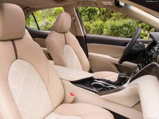 Honda Accord и Toyota Camry в 2018 Honda Accord и Toyota Camry в 2018