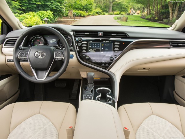 Honda Accord и Toyota Camry в 2018 Honda Accord и Toyota Camry в 2018