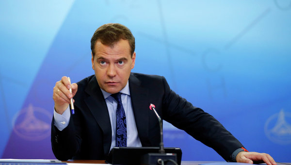 Медведев предупредил о «нелегком» 2018 годе