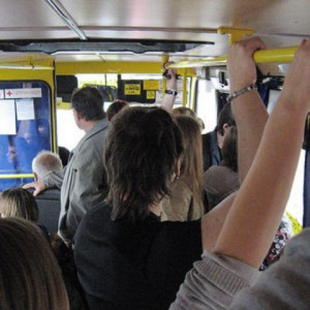 Уступать ли места в автобусах    