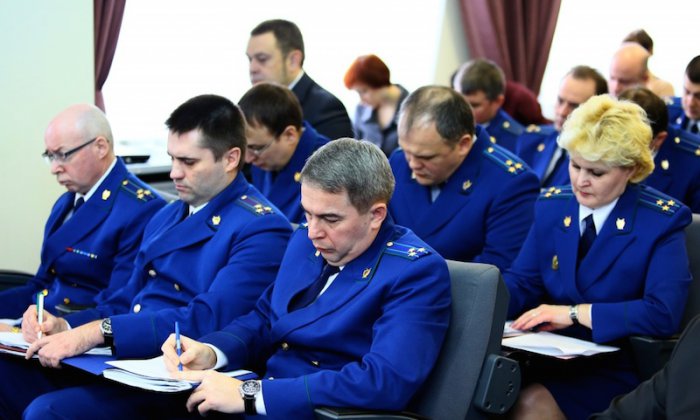  Путин повысил пенсии прокурорам и следователям на 7 тысяч рублей