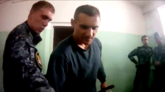 Жесткий ответ на пытки заключенного - уже 17 сотрудников колонии в Ярославле отстранены от работы Жесткий ответ на пытки заключенного - уже 17 сотрудников колонии в Ярославле отстранены от работы