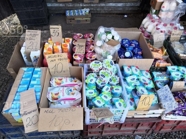 Пенсионеры в Красноярске выстраиваются в очереди за просроченной продукцией Пенсионеры в Красноярске выстраиваются в очереди за просроченной продукцией