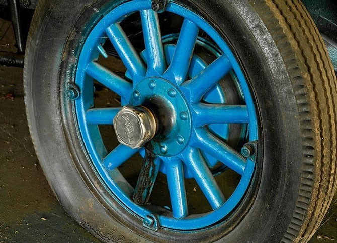 Экскурсия по заброшенному автомобильному музею в Японии Экскурсия по заброшенному автомобильному музею в Японии