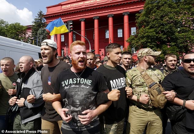 В центре Киева прошел гей-парад В центре Киева прошел гей-парад