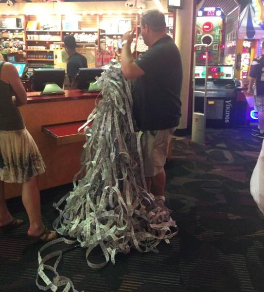 Мужчины дурачатся