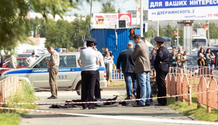 Житель Сургута, напавший на прохожих с ножом, был убит на месте Житель Сургута, напавший на прохожих с ножом, был убит на месте