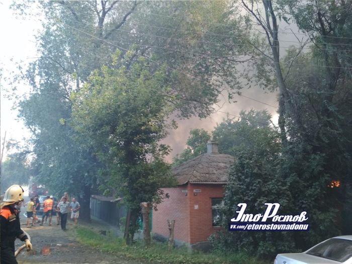Десятки частных домов горят в Ростове-на-Дону