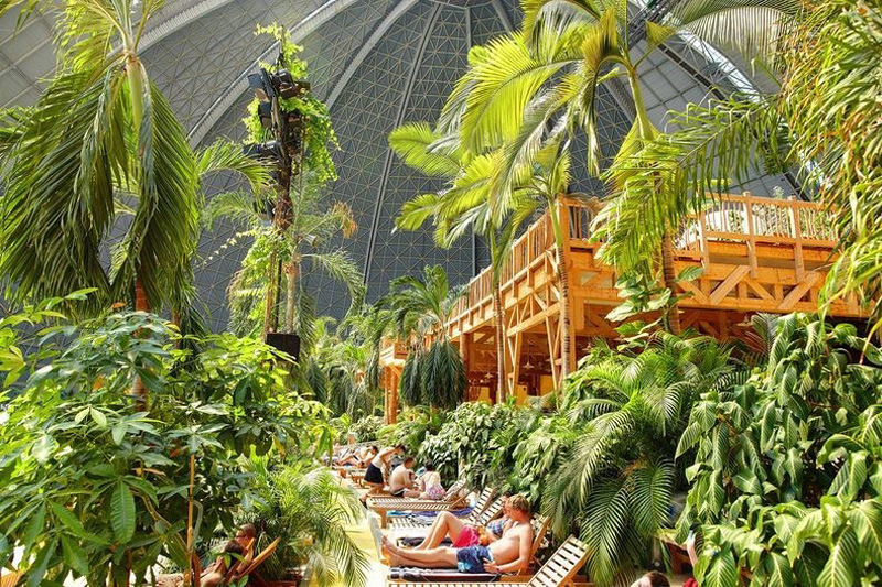 В Германии открыт крупнейший в мире крытый тропический курорт В Германии открыт крупнейший в мире крытый тропический курорт