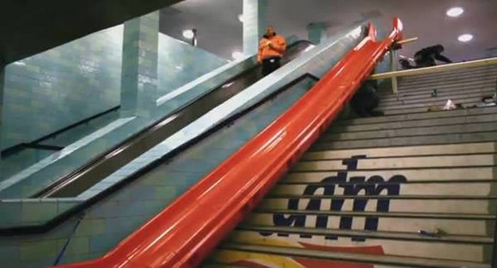 9 самых впечатляющих слайд-горок, прокатиться с которых не против даже взрослые 9 самых впечатляющих слайд-горок, прокатиться с которых не против даже взрослые