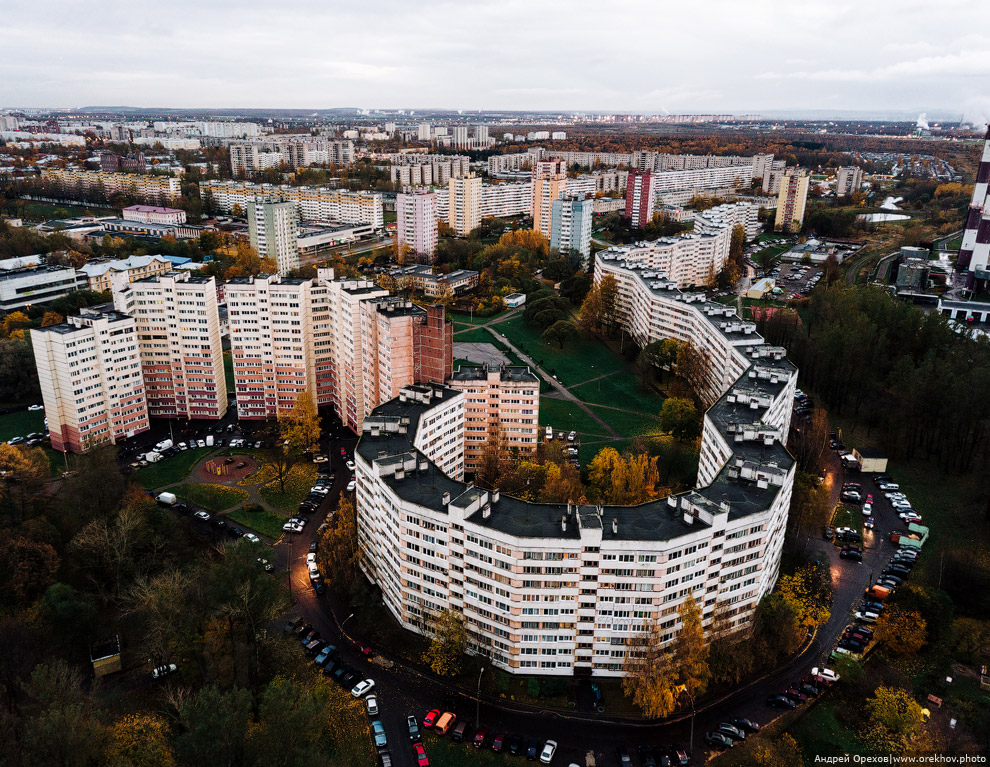 Удивительный «дом-змея» в Санкт-Петербурге