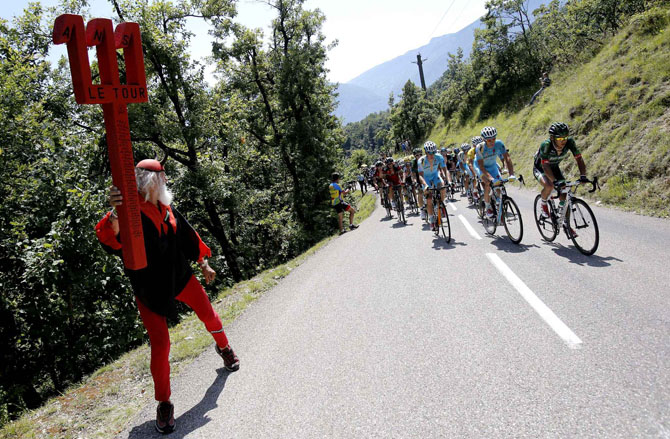 Самые яркие фотографии веломногодневки «Tour de France 2014» (21 фото)