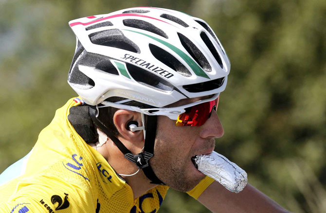 Самые яркие фотографии веломногодневки «Tour de France 2014» (21 фото)
