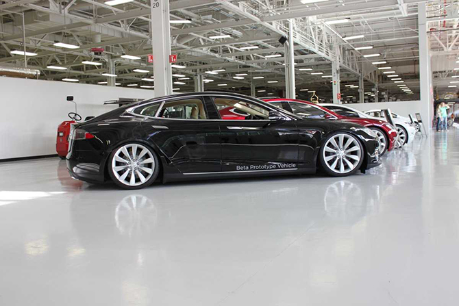 Экскурсия на завод, где Tesla собирает свою новую Model X Экскурсия на завод, где Tesla собирает свою новую Model X