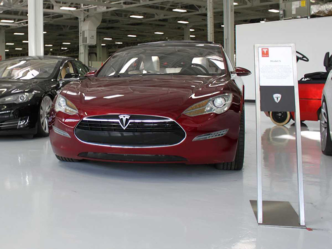 Экскурсия на завод, где Tesla собирает свою новую Model X Экскурсия на завод, где Tesla собирает свою новую Model X