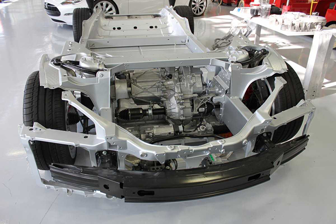 Экскурсия на завод, где Tesla собирает свою новую Model X Экскурсия на завод, где Tesla собирает свою новую Model X