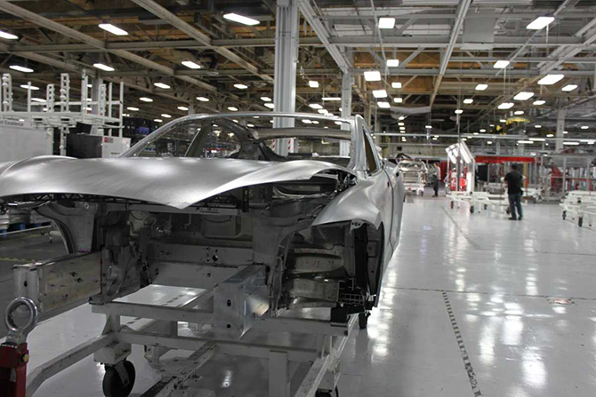 Экскурсия на завод, где Tesla собирает свою новую Model X Экскурсия на завод, где Tesla собирает свою новую Model X