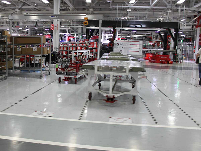 Экскурсия на завод, где Tesla собирает свою новую Model X Экскурсия на завод, где Tesla собирает свою новую Model X