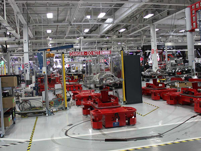 Экскурсия на завод, где Tesla собирает свою новую Model X Экскурсия на завод, где Tesla собирает свою новую Model X
