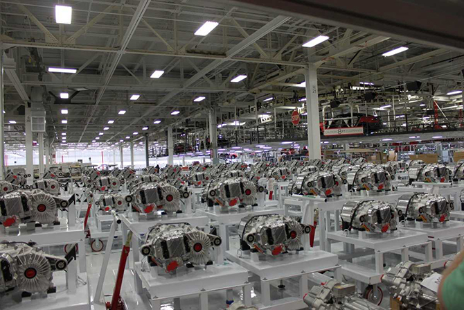Экскурсия на завод, где Tesla собирает свою новую Model X Экскурсия на завод, где Tesla собирает свою новую Model X