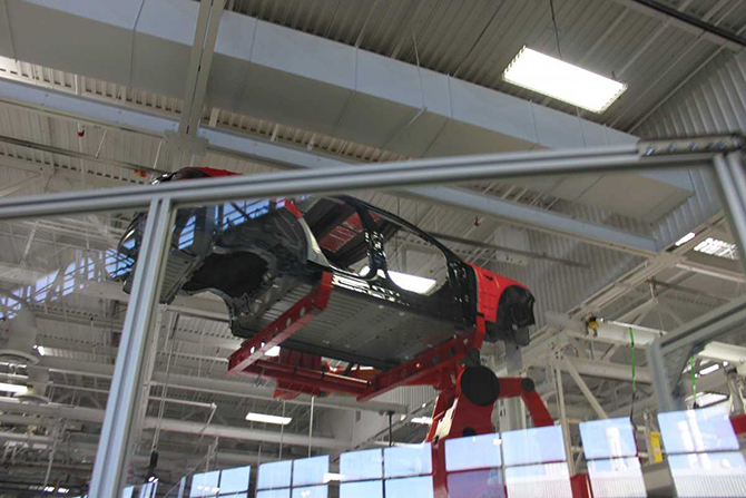 Экскурсия на завод, где Tesla собирает свою новую Model X Экскурсия на завод, где Tesla собирает свою новую Model X