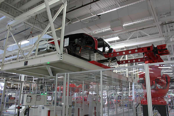 Экскурсия на завод, где Tesla собирает свою новую Model X Экскурсия на завод, где Tesla собирает свою новую Model X