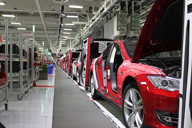 Экскурсия на завод, где Tesla собирает свою новую Model X Экскурсия на завод, где Tesla собирает свою новую Model X