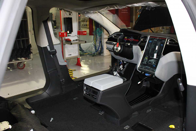 Экскурсия на завод, где Tesla собирает свою новую Model X Экскурсия на завод, где Tesla собирает свою новую Model X