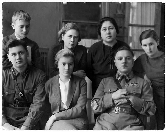«Серые кардиналы» или женщины, сделавшие своих мужчин знаменитыми «Серые кардиналы» или женщины, сделавшие своих мужчин знаменитыми