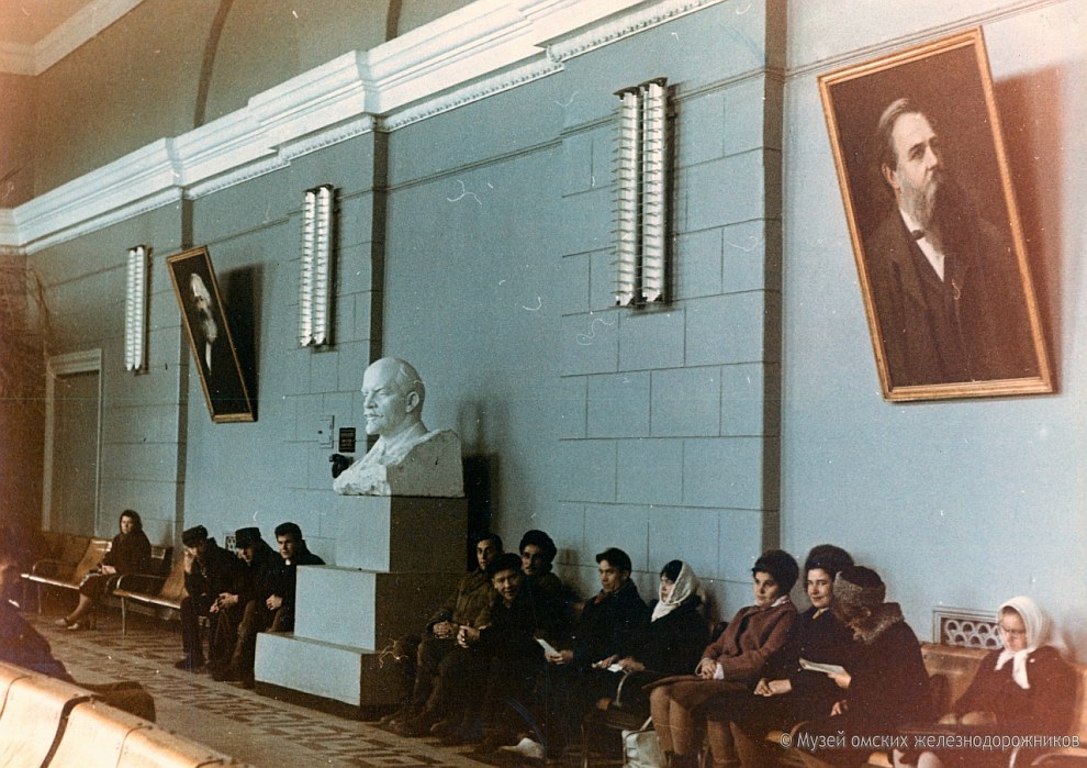 Назад в прошлое: вокзал Омска 1969 года Назад в прошлое: вокзал Омска 1969 года